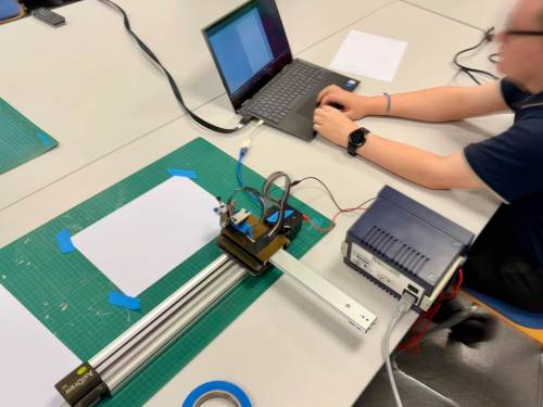 axidraw_v3.jpg