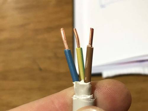 kabel_abisolieren_03.jpg